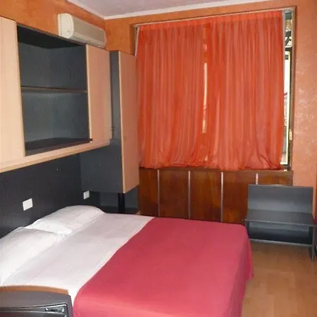 Dream Hotel 2*